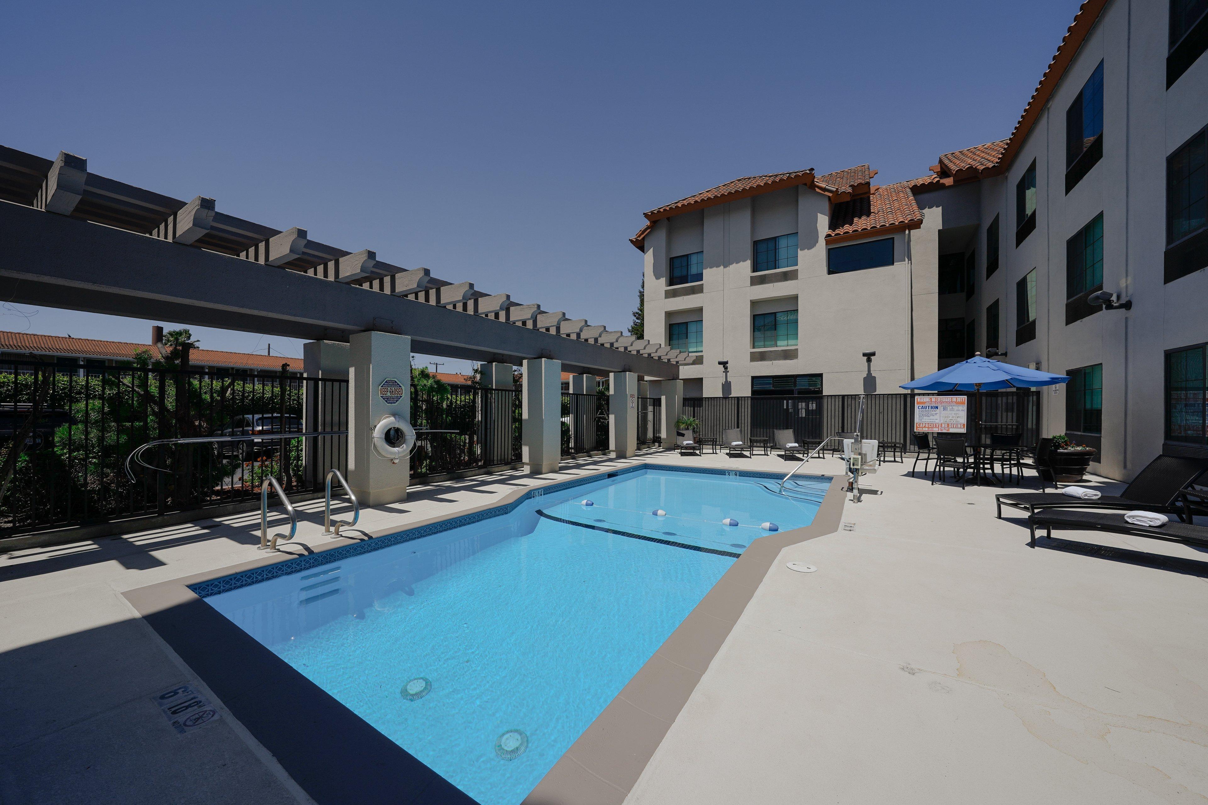 Holiday Inn Express & Suites Santa Clara - Silicon Valley, An Ihg Hotel Exterior photo